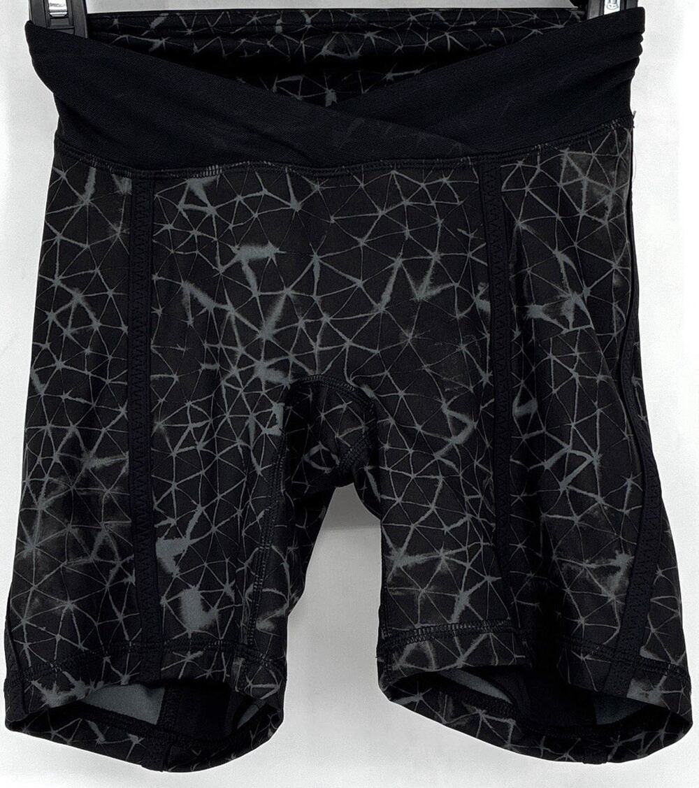 Lululemon Black Camo Padded cycling shorts sz 4 Athletic Bike Riding